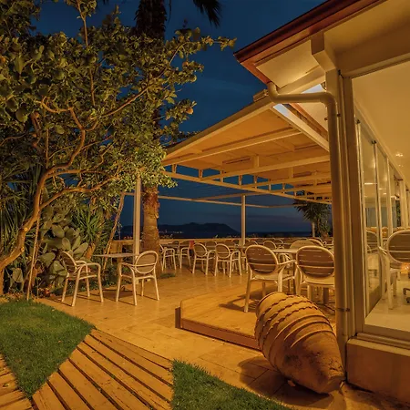 Payam Hotel 3*